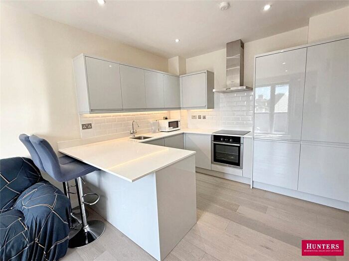 2 Bedroom Apartment For Sale In Station Road, Barnet, EN5