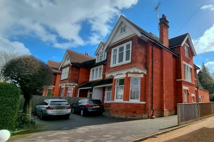 2 Bedroom Flat To Rent In Upper Gordon Road, Camberley, GU15