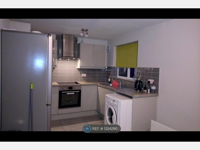 2 Bedroom Flat To Rent In Clowser Close, Sutton SM1