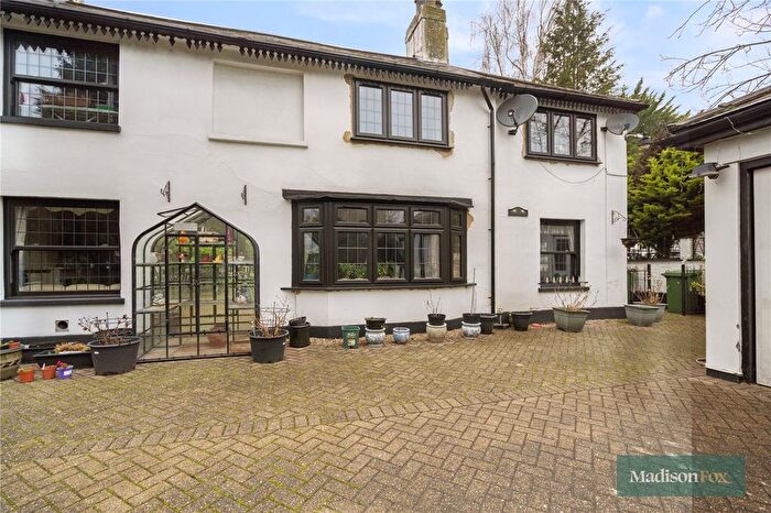 2 Bedroom Detached House To Rent In Monkhams Lane, Woodford Green, IG8