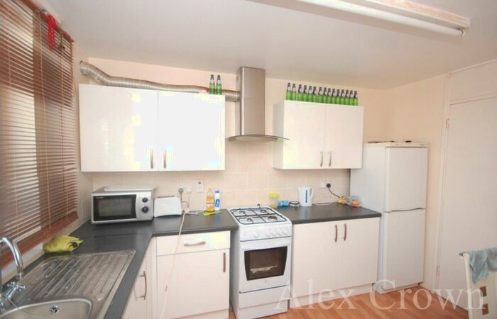 3 Bedroom Flat To Rent In Archway Road, Highgate, N6