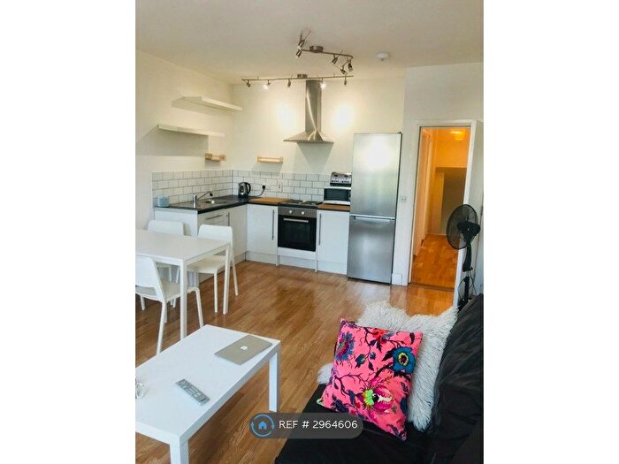2 Bedroom Maisonette To Rent In Kingsland Road, London, E8