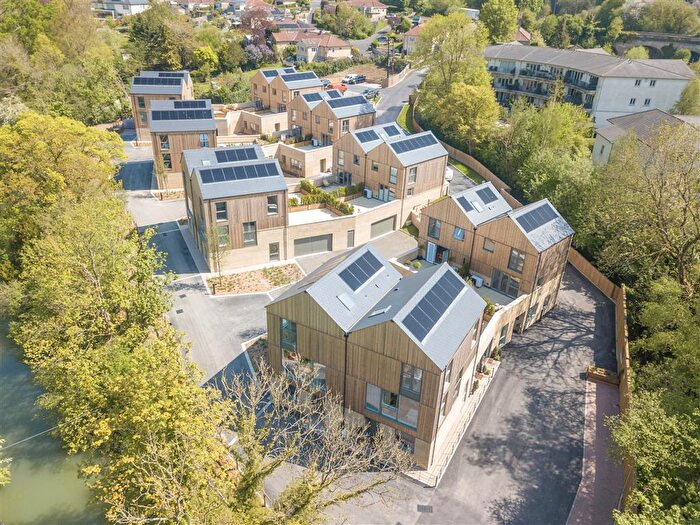 2 Bedroom Flat For Sale In Old Timberyard, Box, SN13