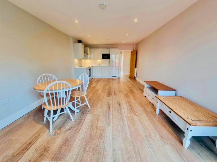 1 Bedroom Flat To Rent In Petersfield Avenue, Slough, SL2