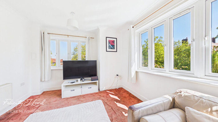1 Bedroom Flat For Sale In New River Way, London, N4
