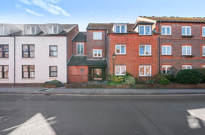 2 Bedroom Property For Sale In Chapel Street, Chichester, PO19