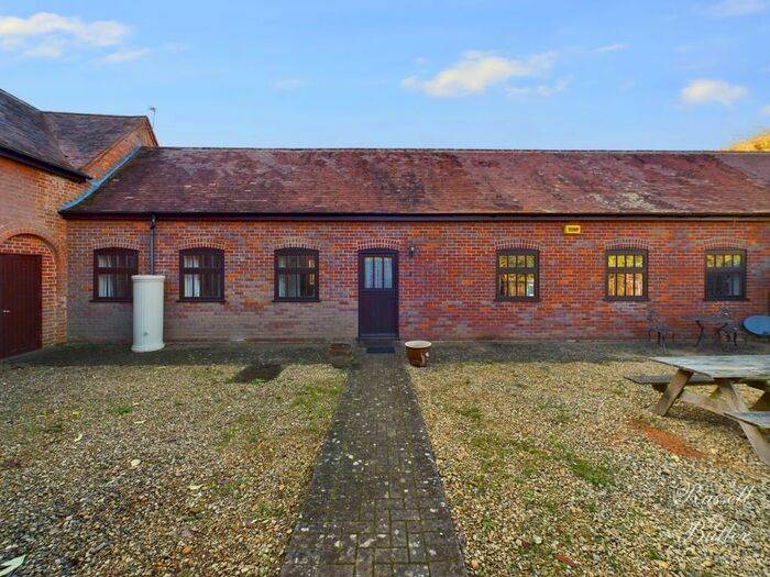 2 Bedroom Barn Conversion To Rent In Barton Hartshorn, Buckingham, MK18