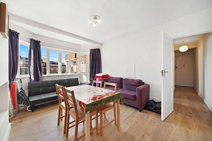 2 Bedroom Flat To Rent In Chiswick Village, London, W4