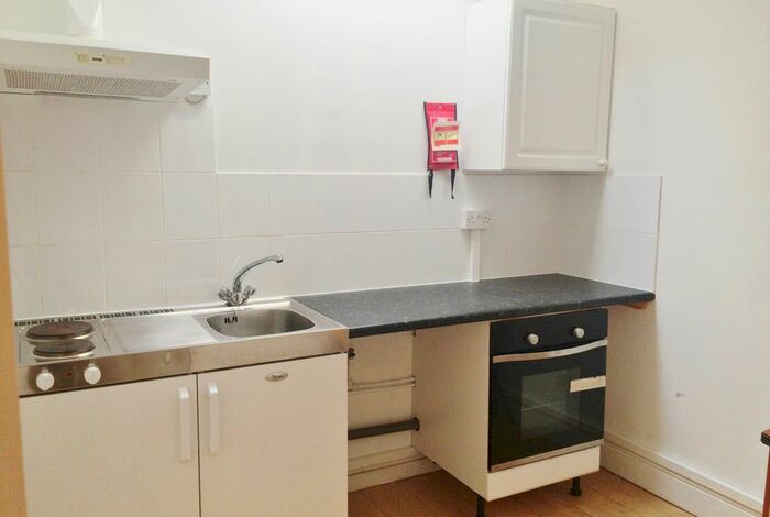 Studio To Rent In Kember Street, Islington, London, N1