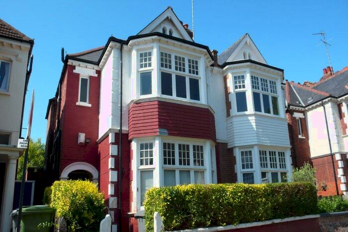 3 Bedroom Flat To Rent In Melrose Avenue, Willesden Green, NW2