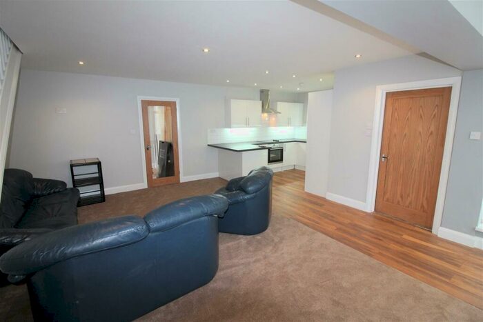 3 Bedroom House To Rent In Cyncoed Road, Cardiff, CF23