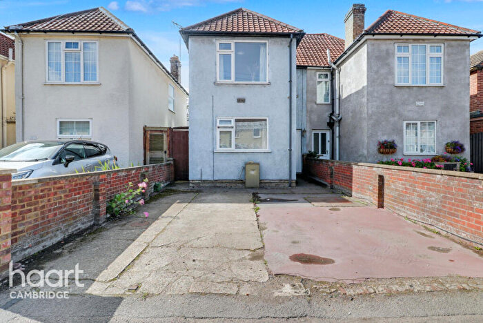 4 Bedroom Semi-Detached House For Sale In Coldhams Lane, Cambridge, CB1