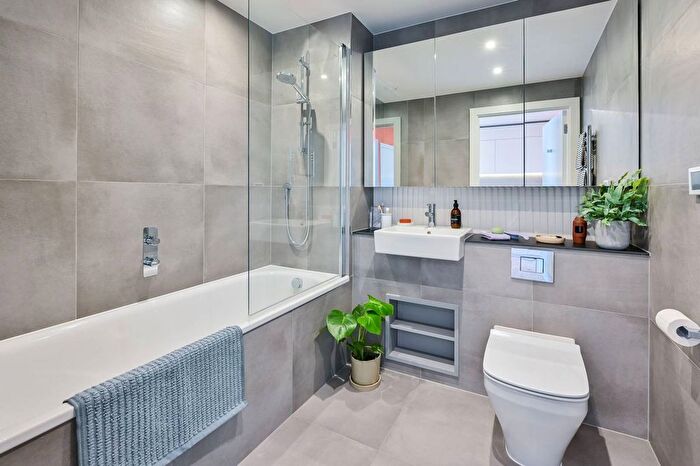 1 Bedroom Flat To Rent In Westfield Avenue, Stratford, London, E20