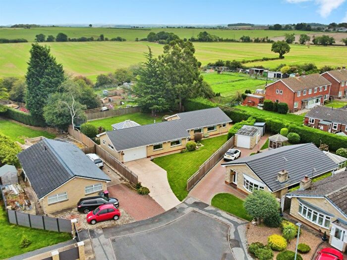 3 Bedroom Detached Bungalow For Sale In Lingodell Close, Laughton, Sheffield, S25