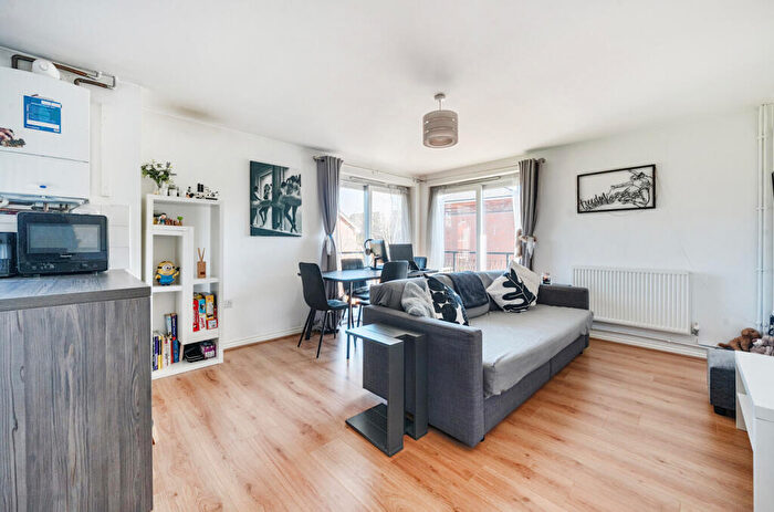 1 Bedroom Apartment For Sale In Mead Close, Caversham, Reading, RG4