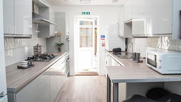 7 Bedroom House To Rent In Hudson Road, Southsea, PO5