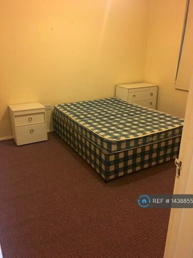 2 Bedroom Maisonette To Rent In Grove Close, Kingston Upon Thames, KT1