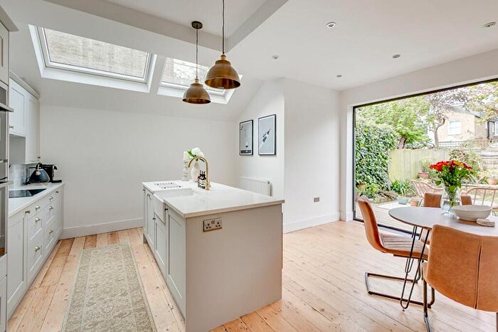 2 Bedroom Flat To Rent In Rocks Lane, SW13