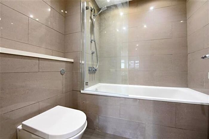 2 Bedroom Flat To Rent In Lelliot Court, Wimbledon, SW19