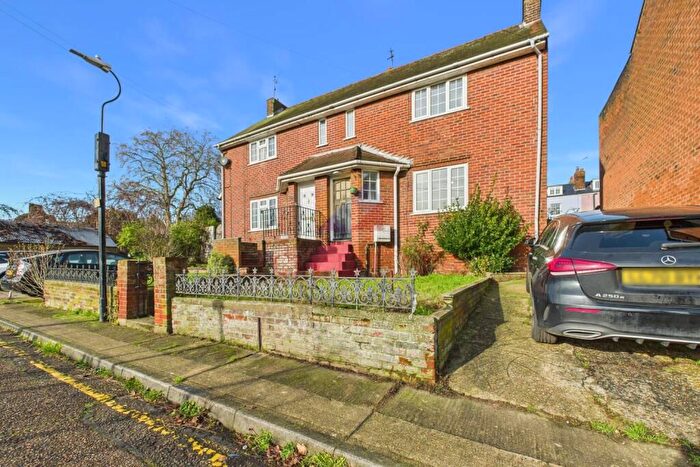 3 Bedroom Semi-detached House For Sale In St. Julian Grove, Colchester, CO1