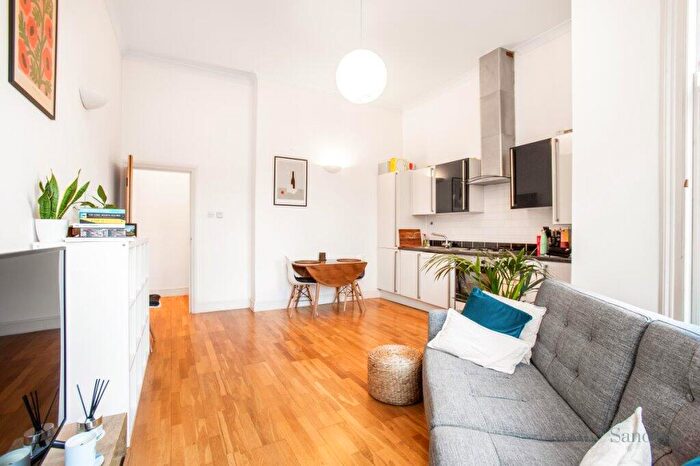 1 Bedroom Flat To Rent In Highbury New Park, Islington, London, N5