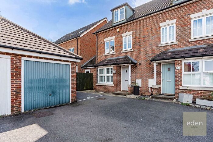 4 Bedroom Semi Detached House For Sale In Cantium Place, Snodland, ME6