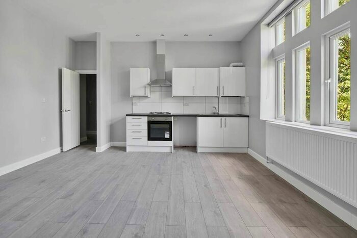 3 Bedroom Flat To Rent In Westwood Hill, South London, Sydenham, SE26