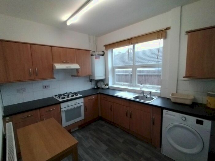 2 Bedroom Flat To Rent In Lily Grove, Beeston, NG9