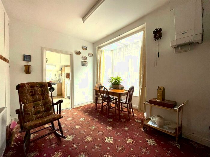 3 Bedroom End Of Terrace House For Sale In Carrington Avenue, Hornsea, HU18