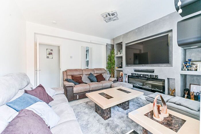 1 Bedroom Flat For Sale In Bradlord House, Kingswood Estate, Sydenham Hill, London, SE21