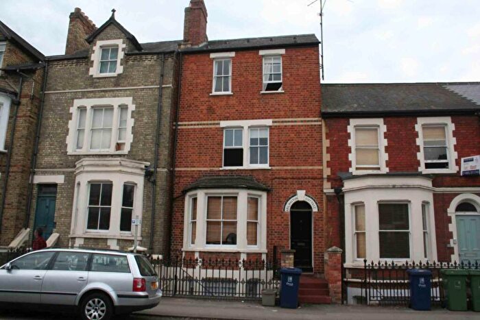 1 Bedroom Flat To Rent In Kingston Road, Walton Manor, OX2