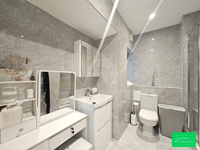 1 Bedroom Flat To Rent In Limerick Mews, London, N2