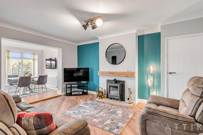 2 Bedroom Semi-Detached Bungalow For Sale In Queens Drive, Halesworth, IP19