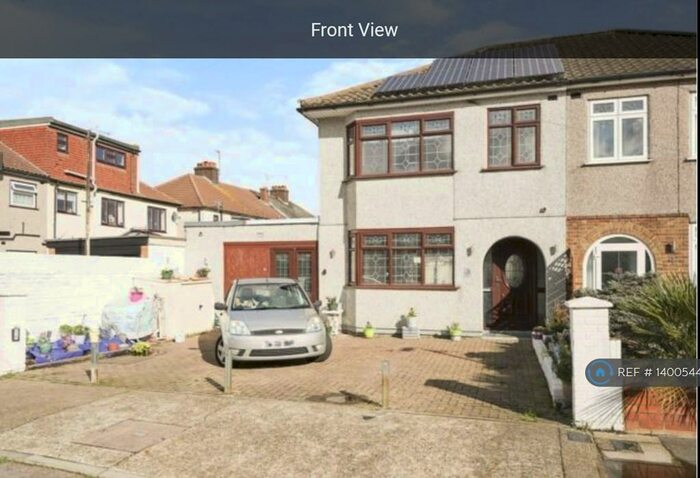 4 Bedroom Semi-Detached House To Rent In Westlyn Close, Rainham, RM13