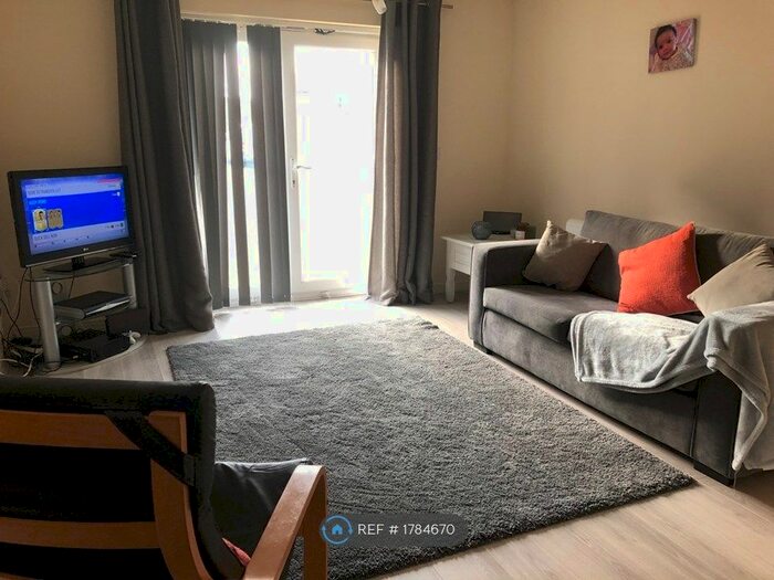 2 Bedroom Flat To Rent In Allesley, Coventry, CV5
