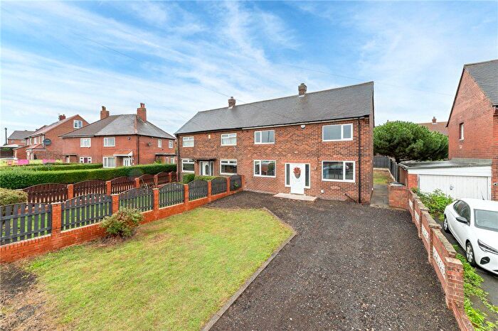 3 Bedroom Semi-Detached House For Sale In Smithy Lane, Tingley, Wakefield, West Yorkshire, WF3