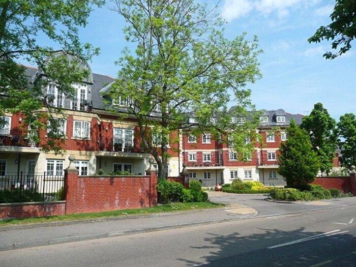 3 Bedroom Flat To Rent In Eastcote Road, Pinner, Middlesex, HA5