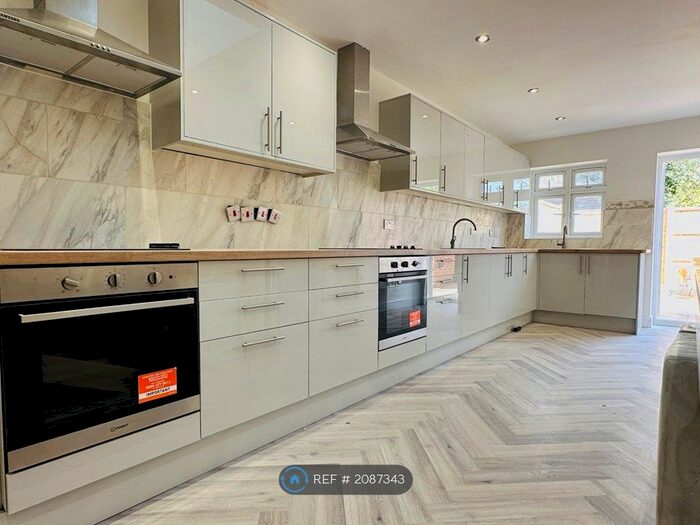 7 Bedroom Semi-Detached House To Rent In Greencroft Road, Hounslow, TW5