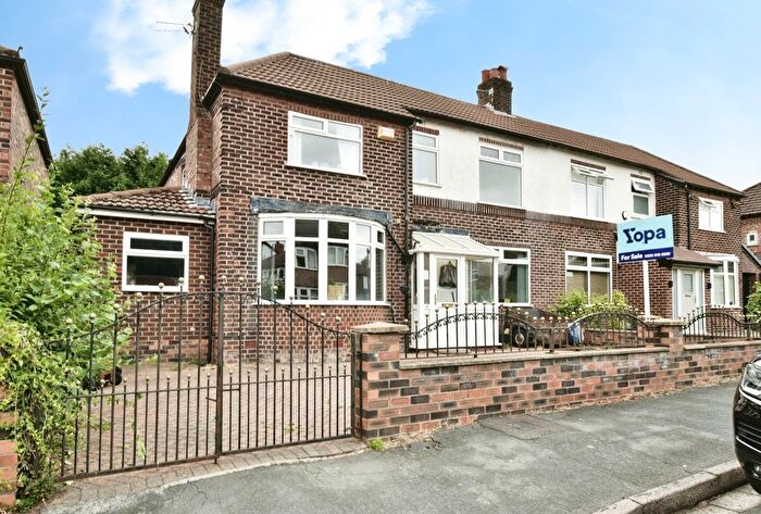 4 Bedroom Semi-Detached House For Sale In Lingdale Road, Cheadle, SK8