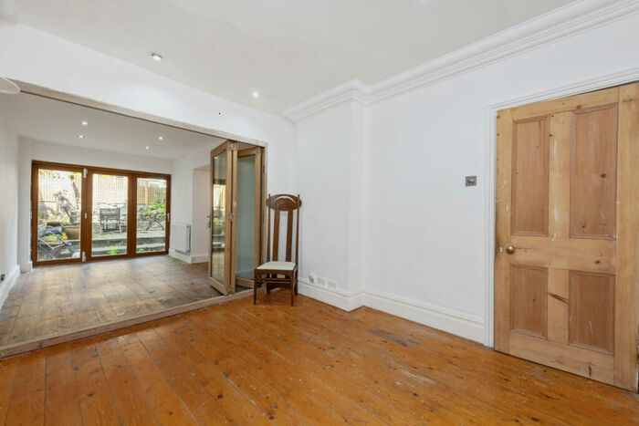2 Bedroom Apartment To Rent In Ellington Street, London, N7