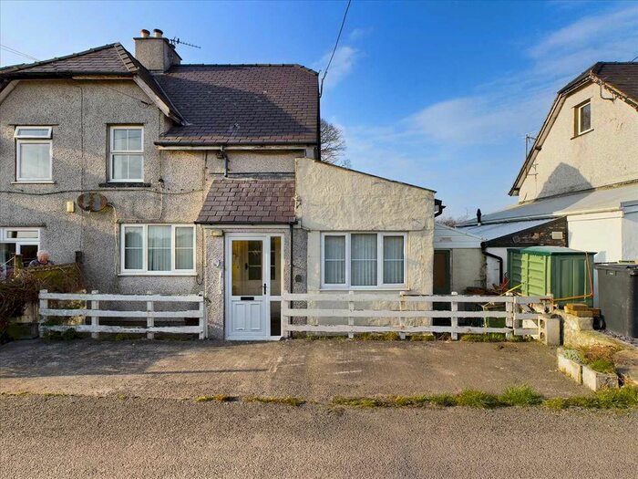 3 Bedroom Semi-Detached House For Sale In Railway Cottages, Llangaffo, Gaerwen, LL60