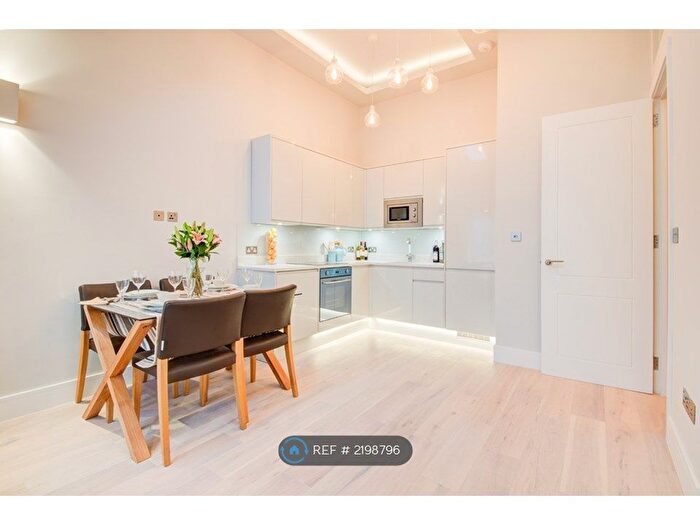 3 Bedroom Flat To Rent In Hamilton Road, London, NW11