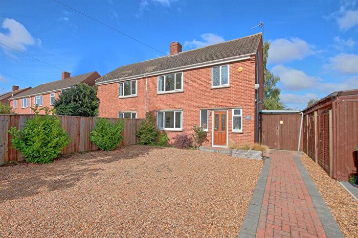 3 Bedroom Semi Detached House For Sale In Fen Road, Cambridge, CB4