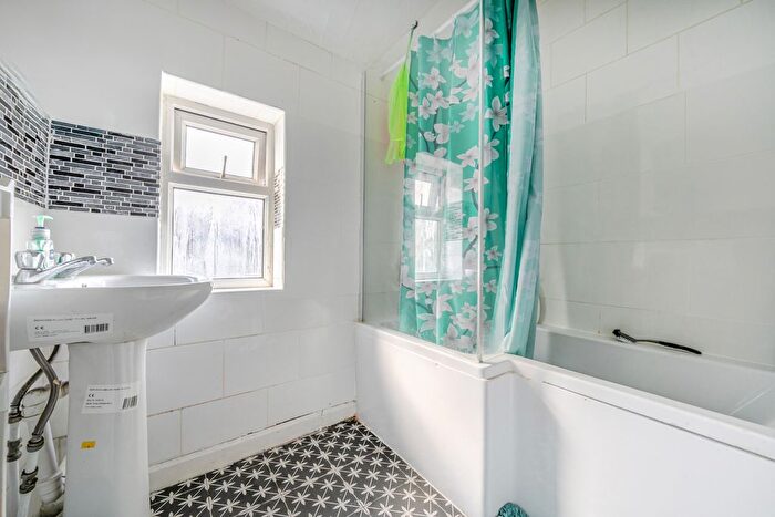 3 Bedroom End Terrace House For Sale In Eltham Green Road, Eltham, SE9