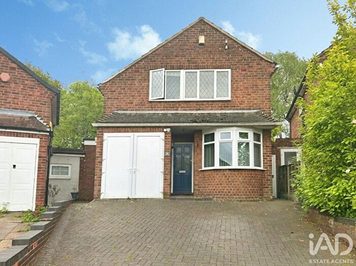 3 Bedroom Detached House For Sale In Red House Park Road, Birmingham, B43