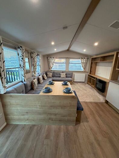 3 Bedroom Caravan For Sale In Three Bed Willerby Kelston, Crofthead Holiday Park, McNairston, Ayr, South Ayrshire, KA6