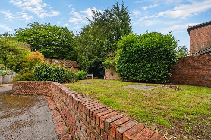 2 Bedroom Maisonette For Sale In Kimberley, Bracknell, Berkshire, RG12