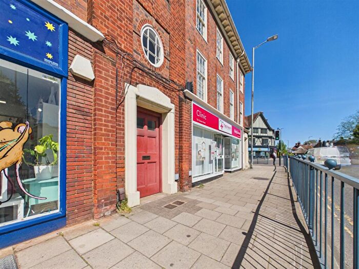 2 Bedroom Flat To Rent In Queen Street, Hitchin, Herts, SG4