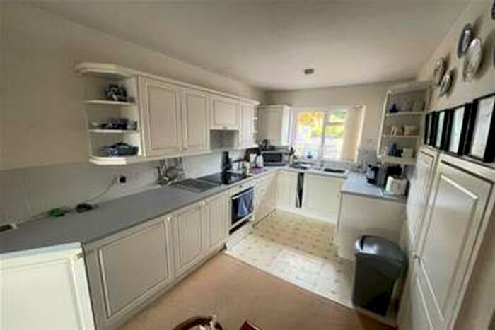 3 Bedroom Flat To Rent In Old Abbey Court, St Leonards, EX2