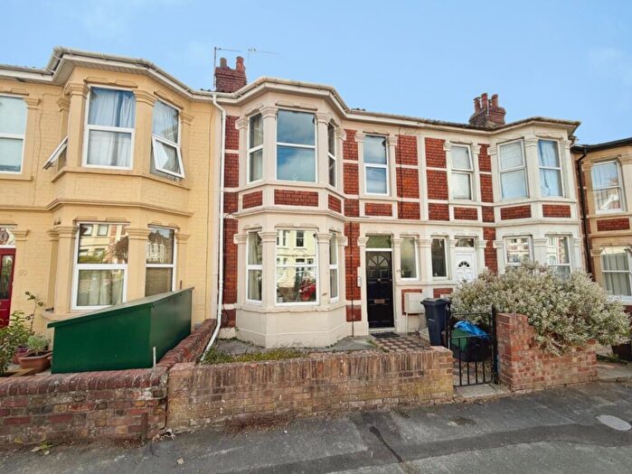 2 Bedroom Flat For Sale In Grove Park, Bristol, BS4